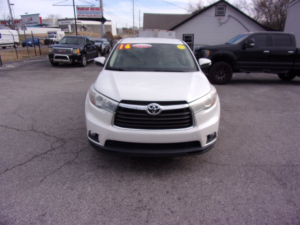 2016 Toyota Highlander LE photo