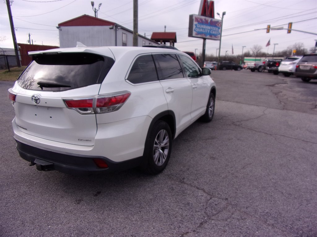 2016 Toyota Highlander LE photo