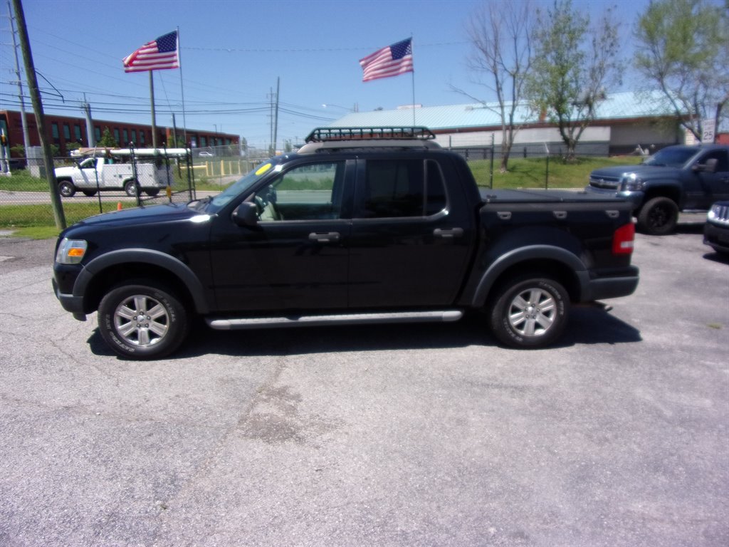 The 2007 Ford Explorer Sport Trac XLT photos
