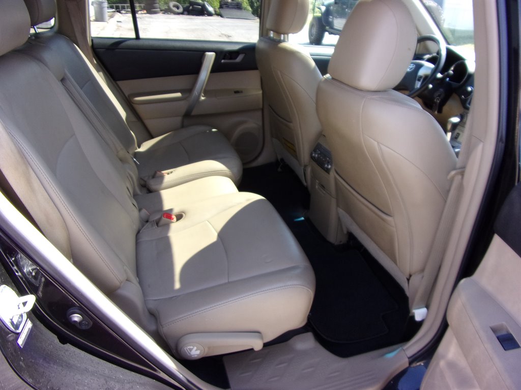 2013 Toyota Highlander - $14,900