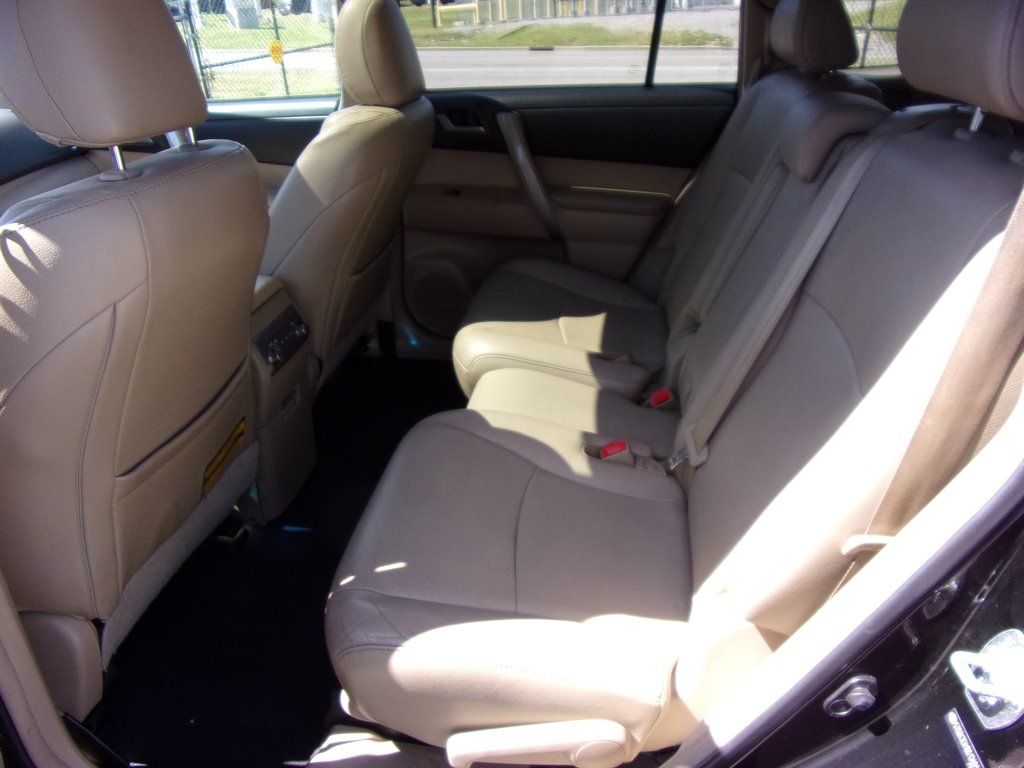 2013 Toyota Highlander - $14,900
