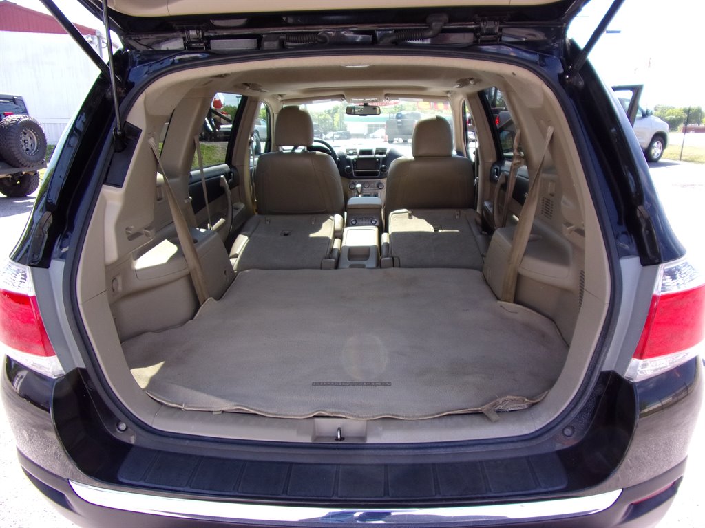 2013 Toyota Highlander - $14,900