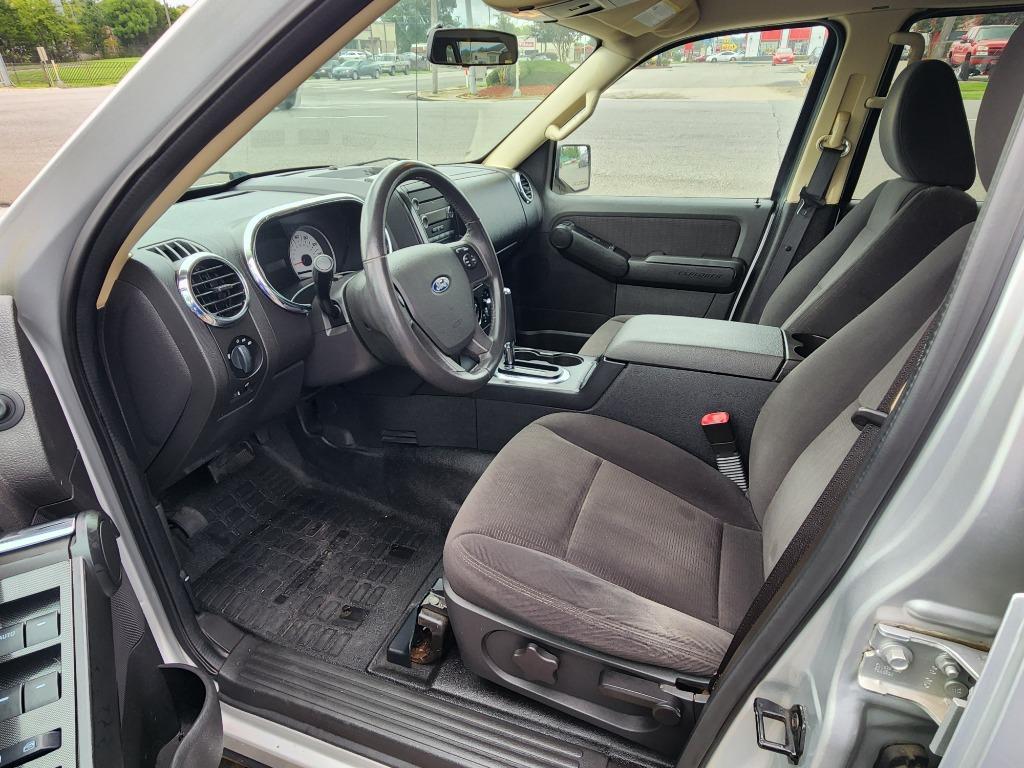 2010 Ford Explorer Sport Trac XLT photo