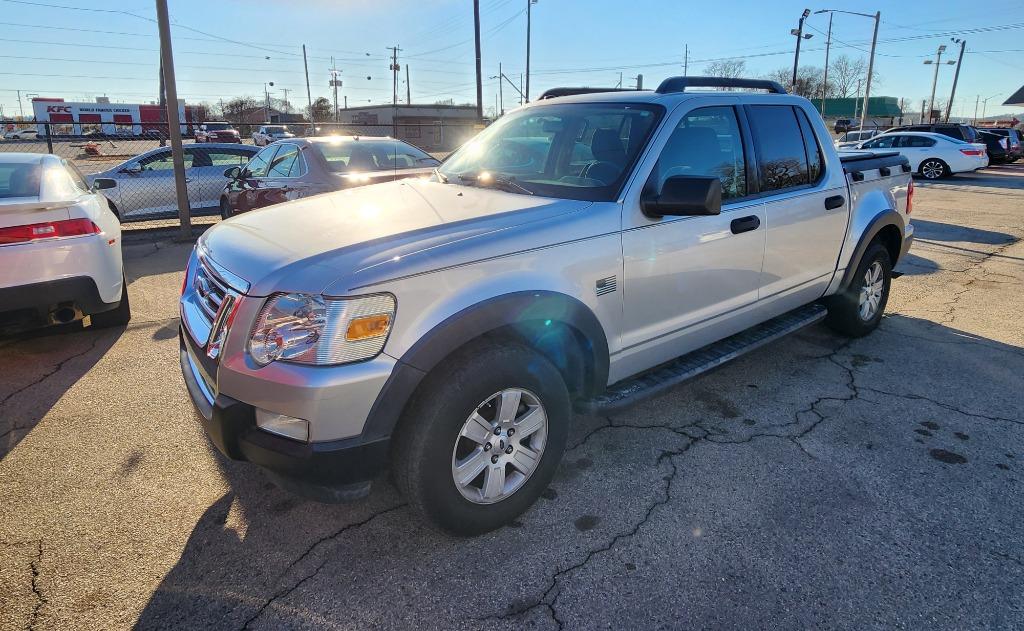 The 2010 Ford Explorer Sport Trac XLT photos