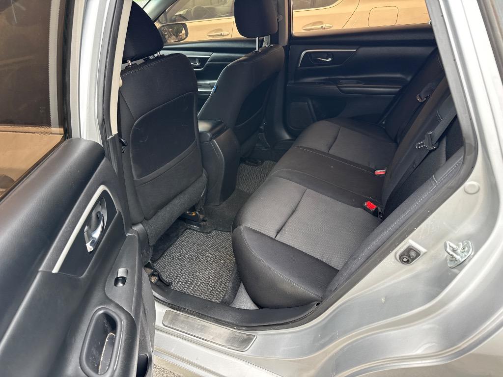 2016 Nissan Altima - $10,999