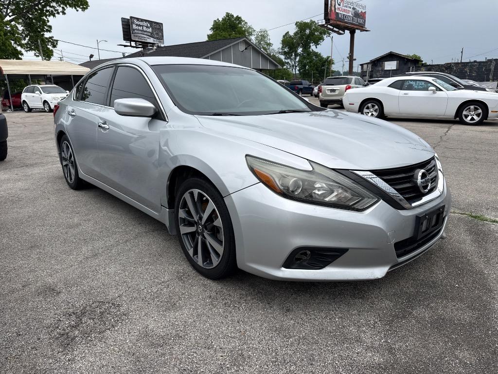 2016 Nissan Altima - $10,999