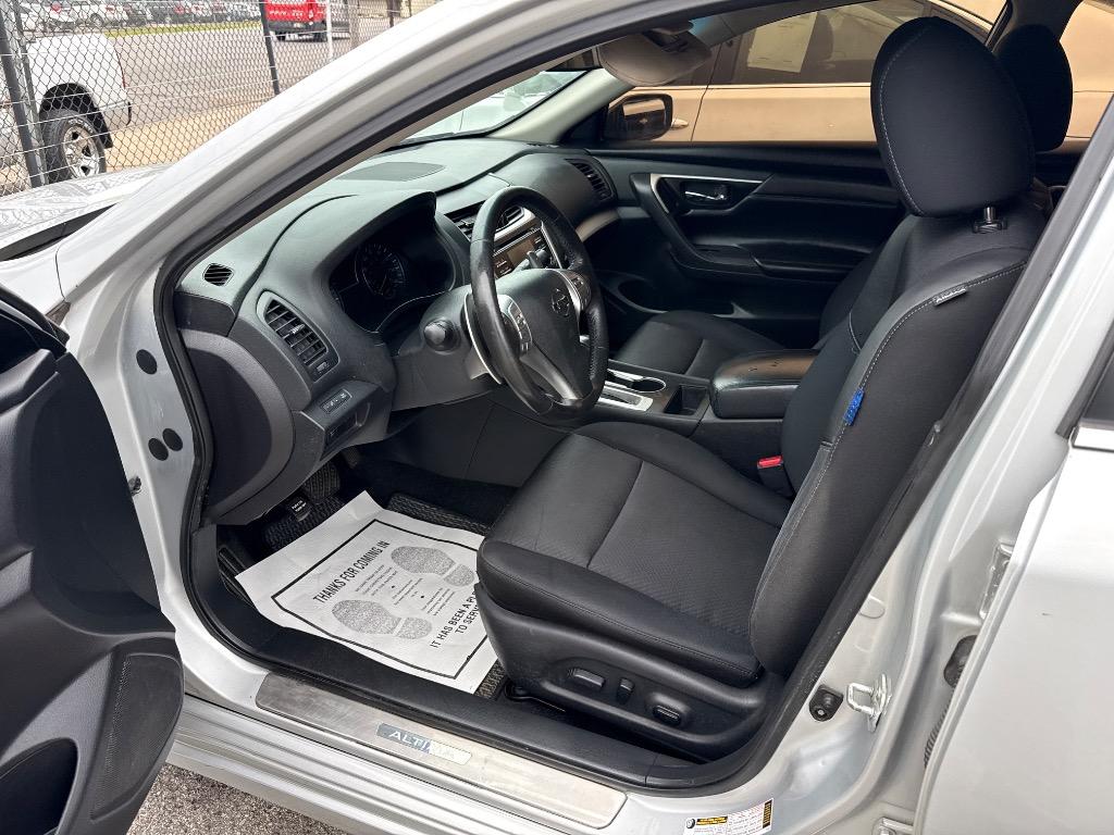 2016 Nissan Altima - $10,999