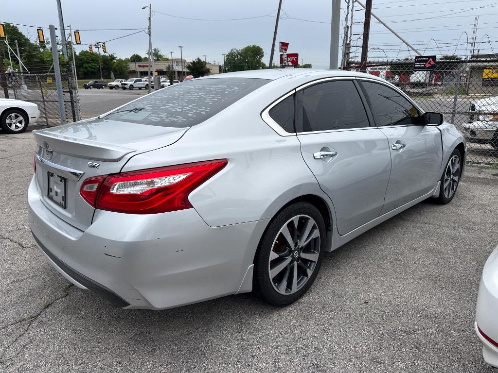 2016 Nissan Altima - $10,999