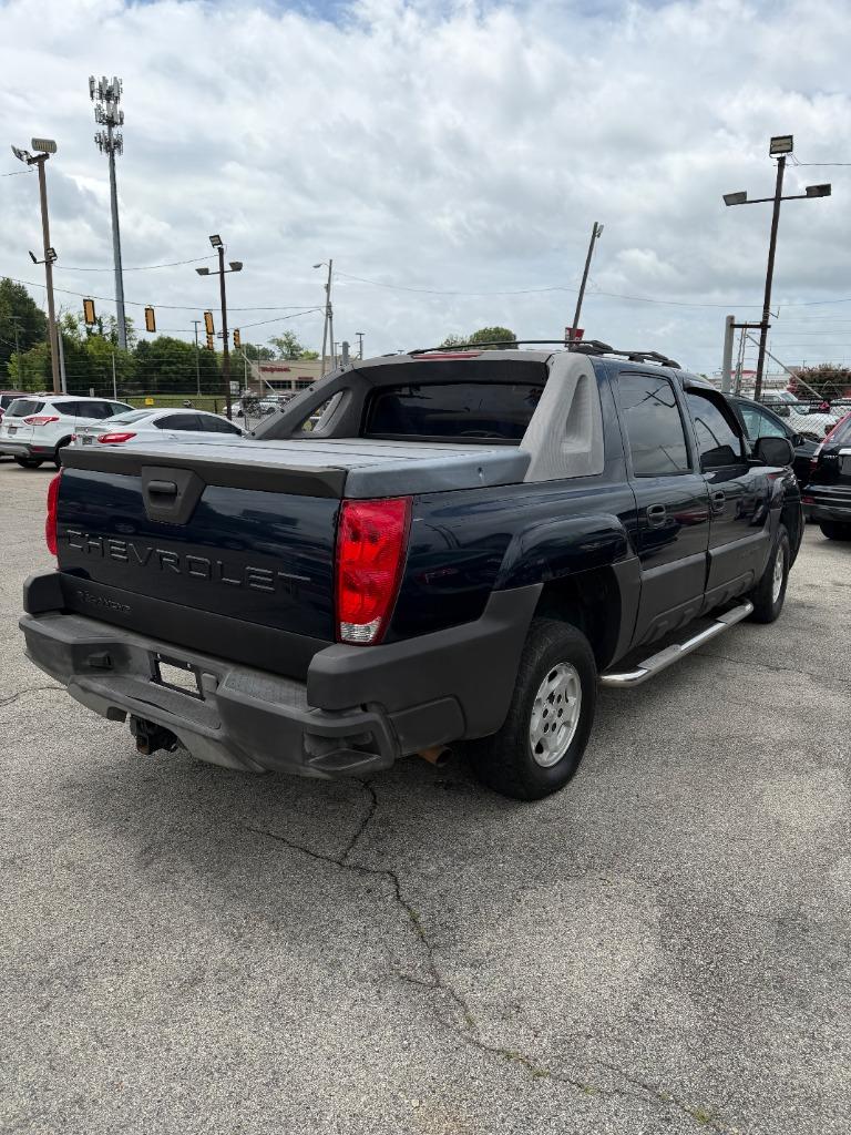 2005 Chevrolet Avalanche - $8,990