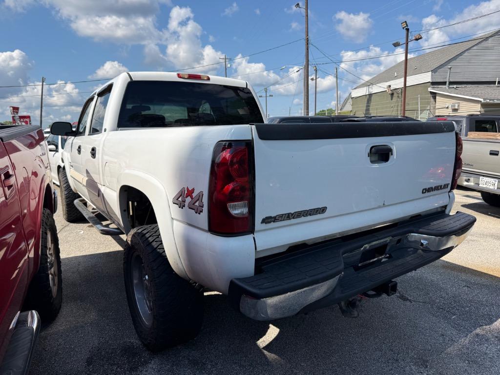 2005 Chevrolet Silverado - $7,595