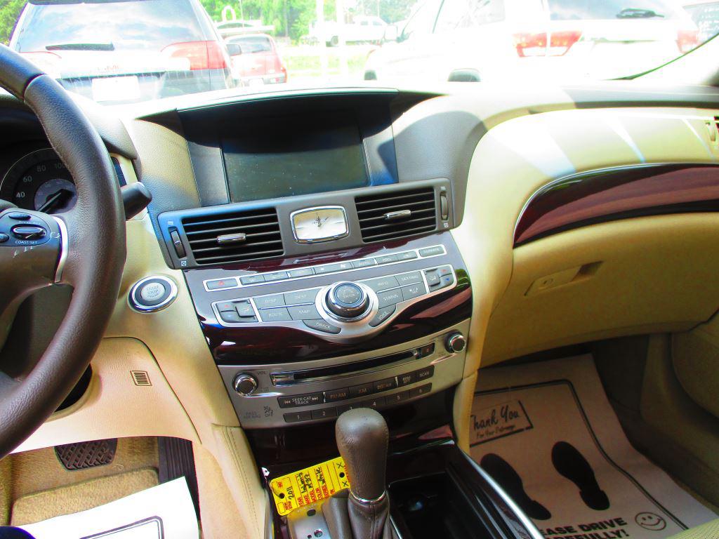 2011 Infiniti M37 photo
