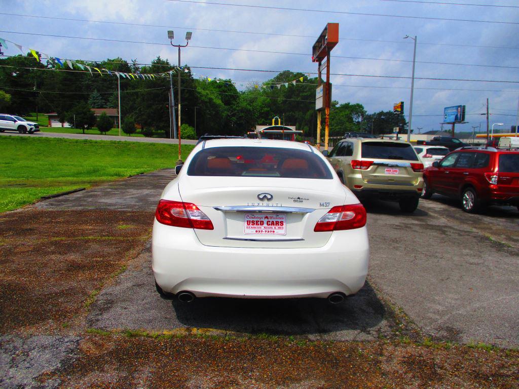 2011 Infiniti M37 photo