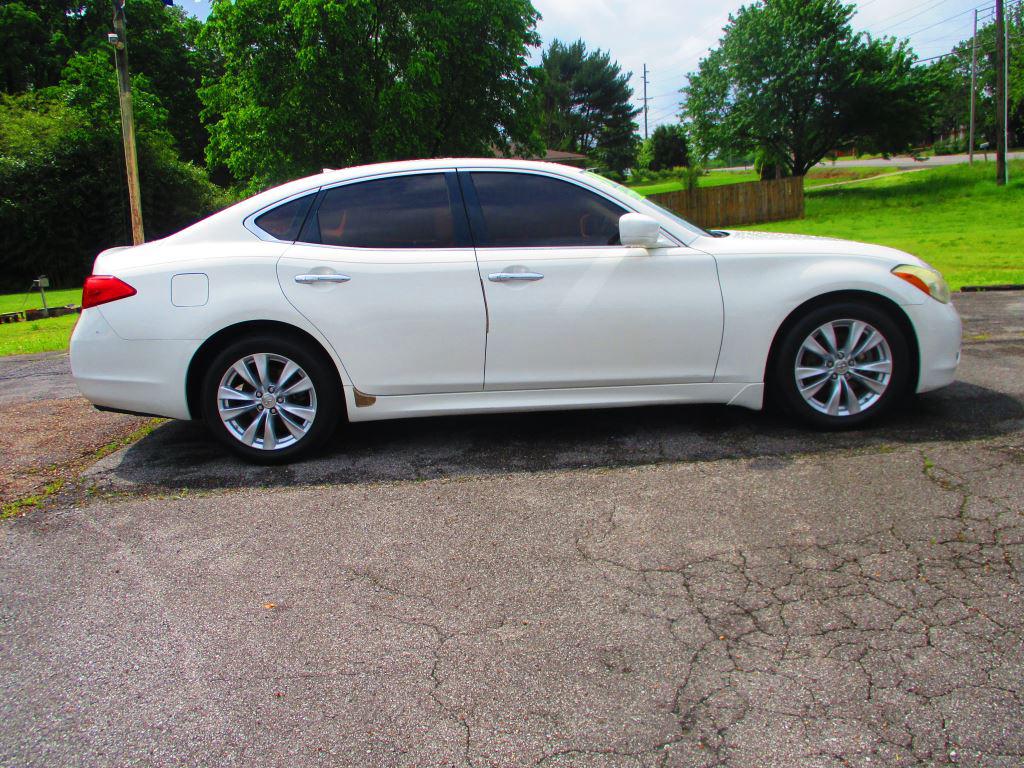 2011 Infiniti M37 photo
