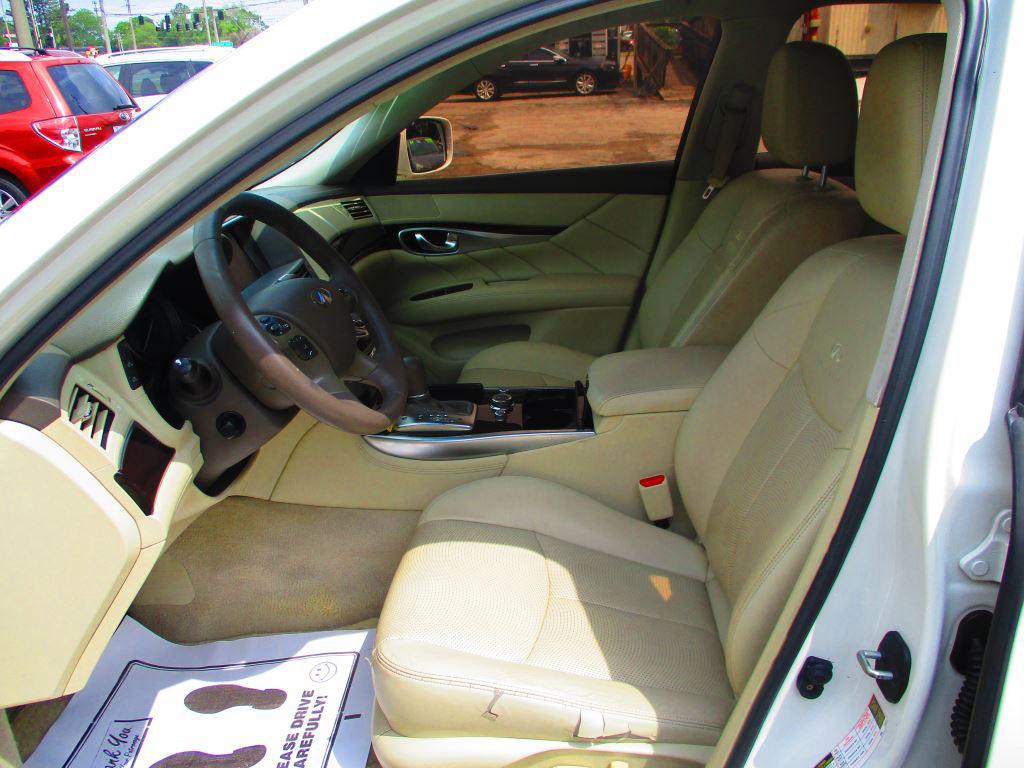 2011 Infiniti M37 photo