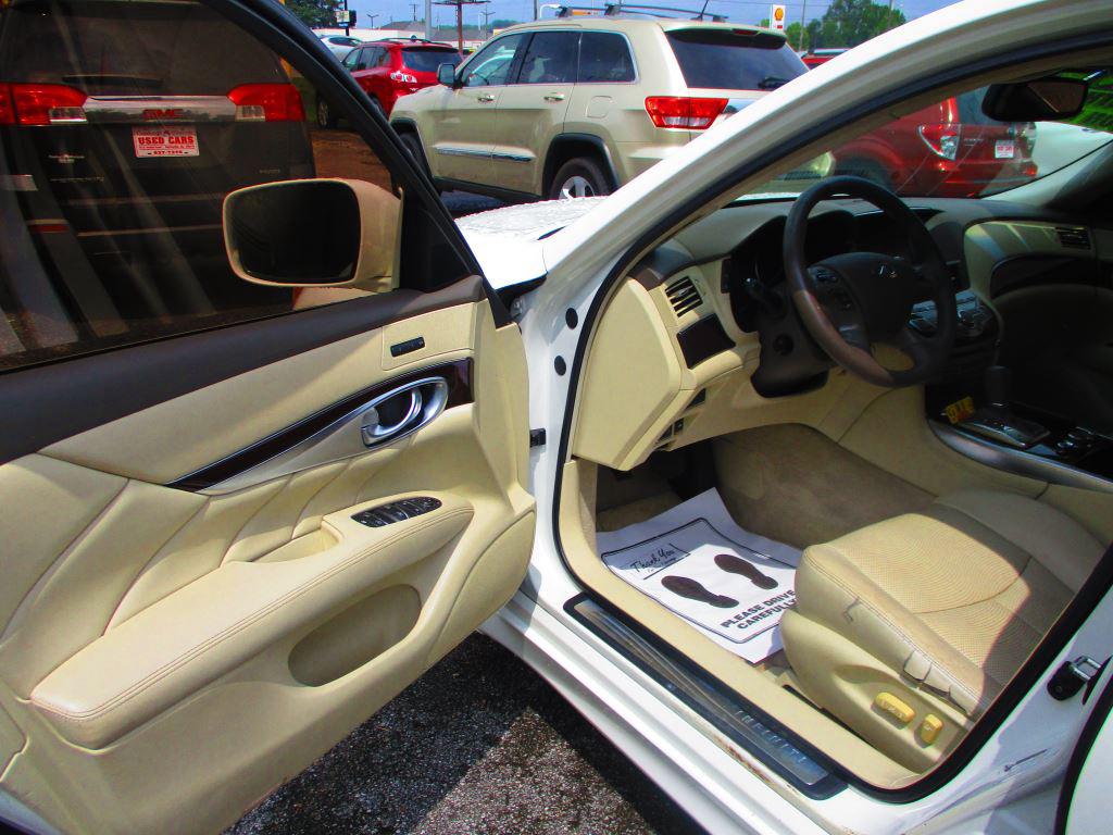 2011 Infiniti M37 photo