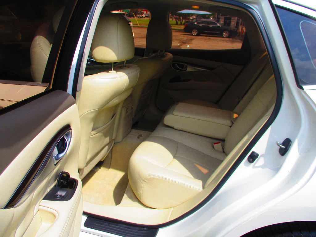 2011 Infiniti M37 photo