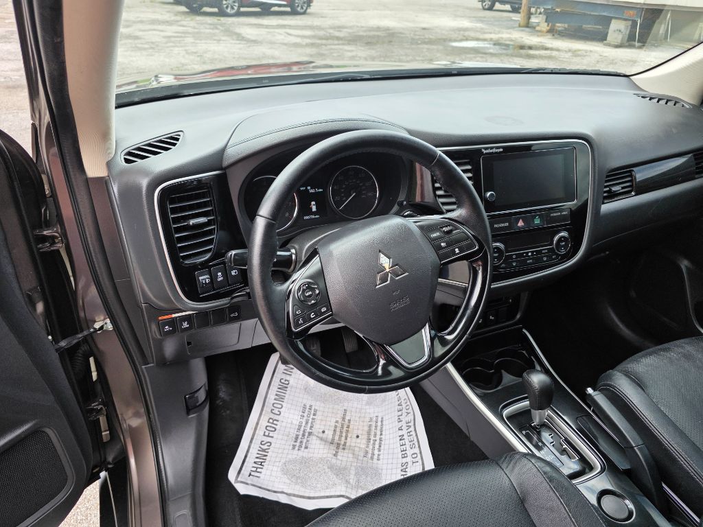2017 Mitsubishi Outlander - $9,995