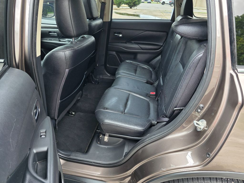 2017 Mitsubishi Outlander - $9,995