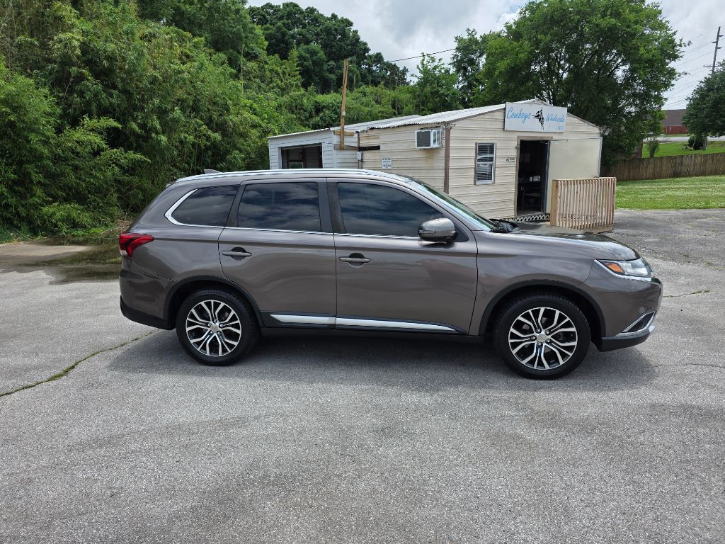 2017 Mitsubishi Outlander - $9,995