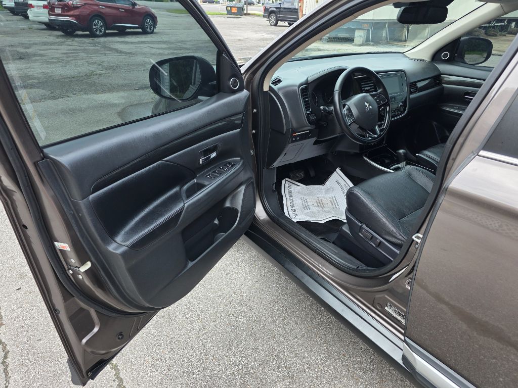 2017 Mitsubishi Outlander - $9,995