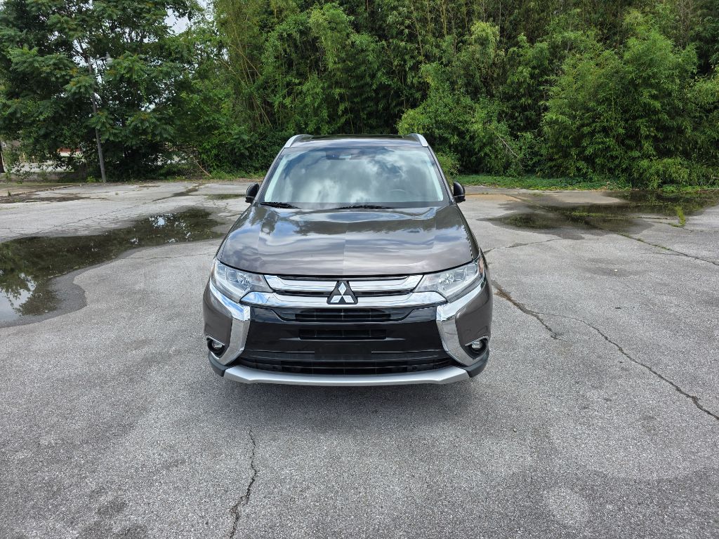 2017 Mitsubishi Outlander - $9,995