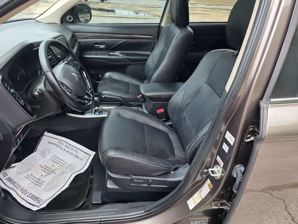 2017 Mitsubishi Outlander - $9,995