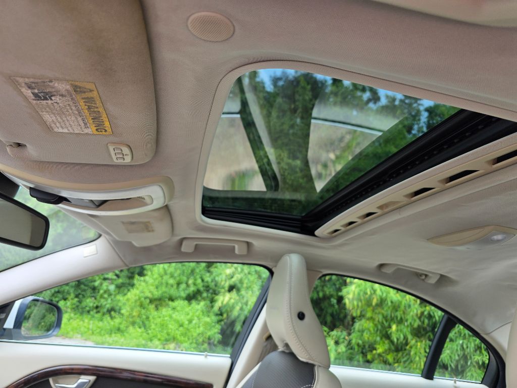 2013 Volvo S80 - $7,995