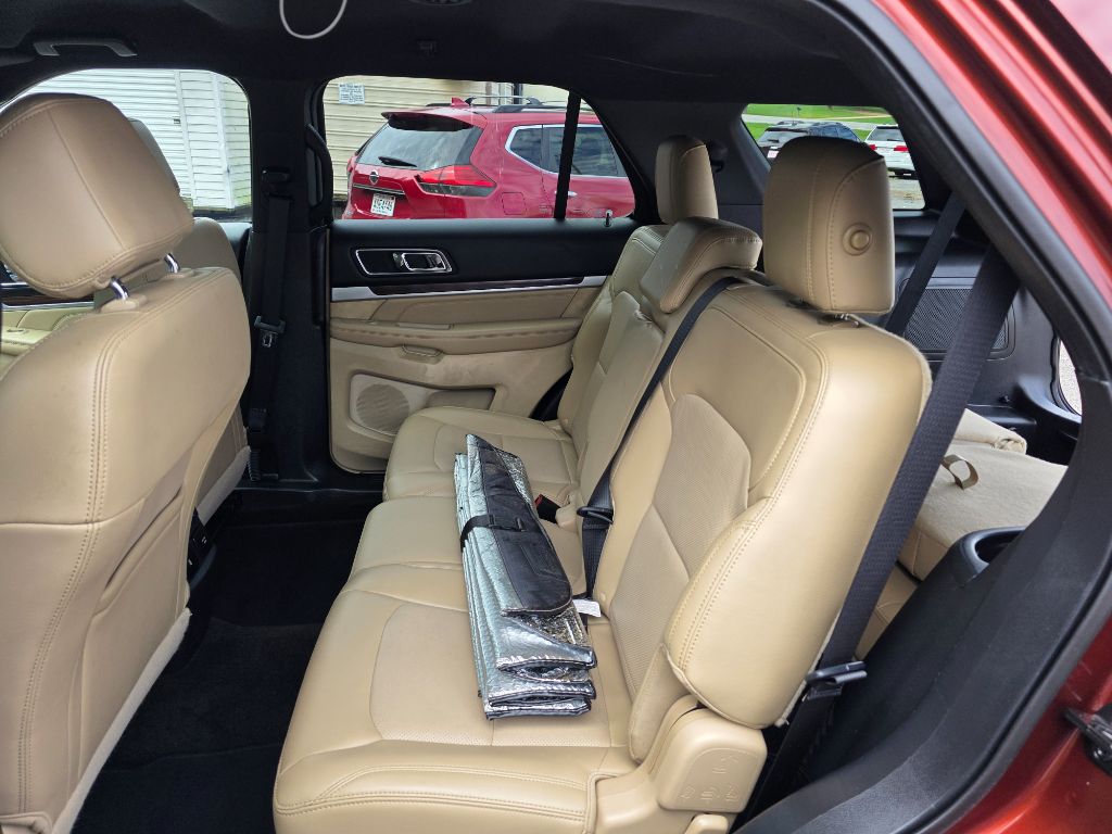 2016 Ford Explorer - $10,995