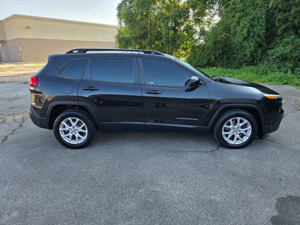 2015 Jeep Cherokee - $7,995