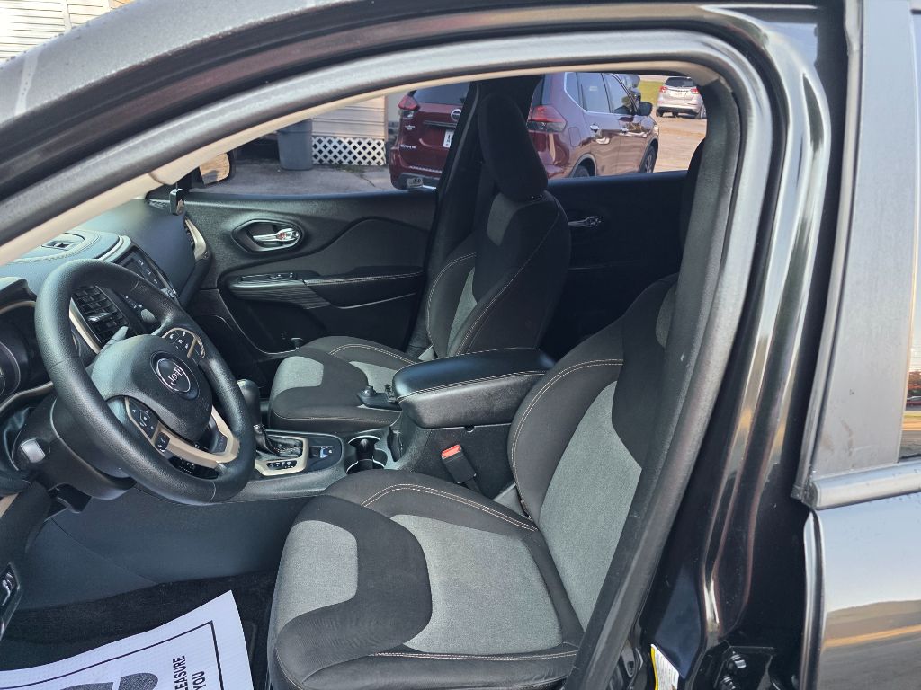 2015 Jeep Cherokee - $7,995
