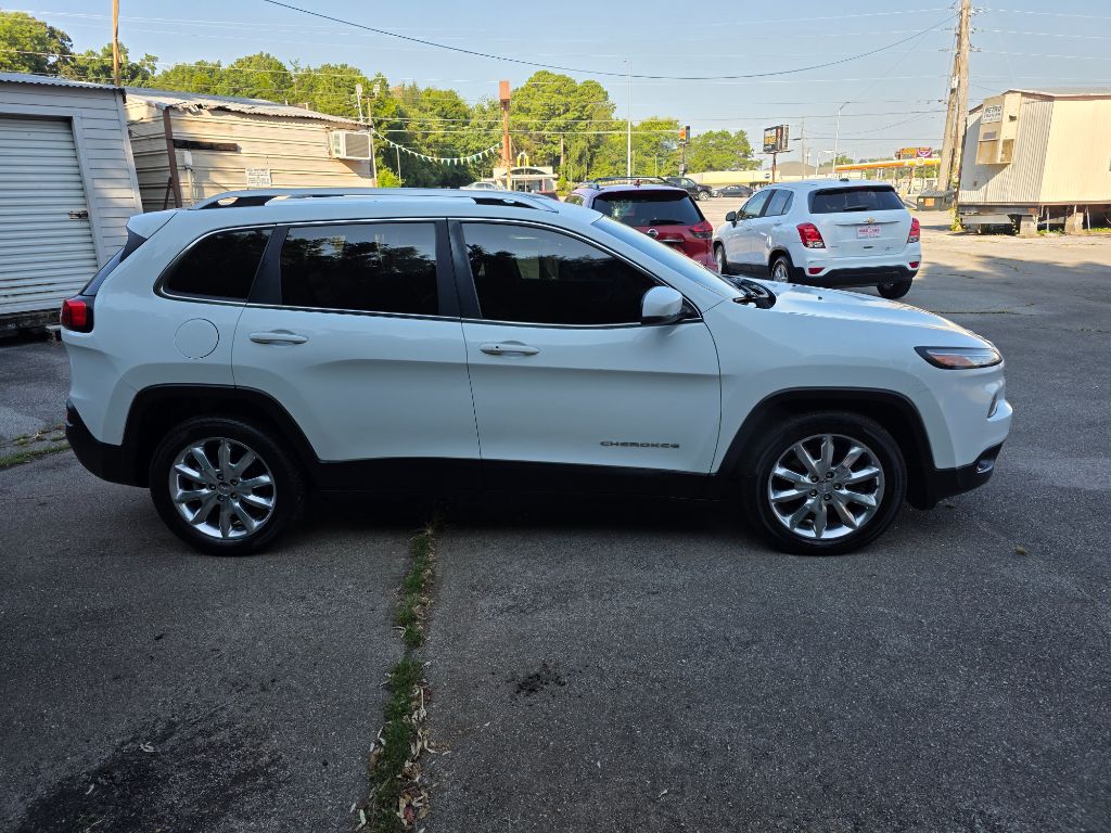 2016 Jeep Cherokee - $9,995