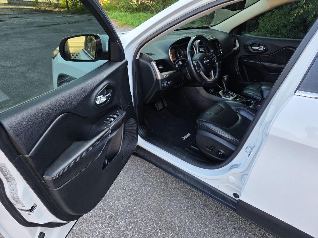 2016 Jeep Cherokee - $9,995