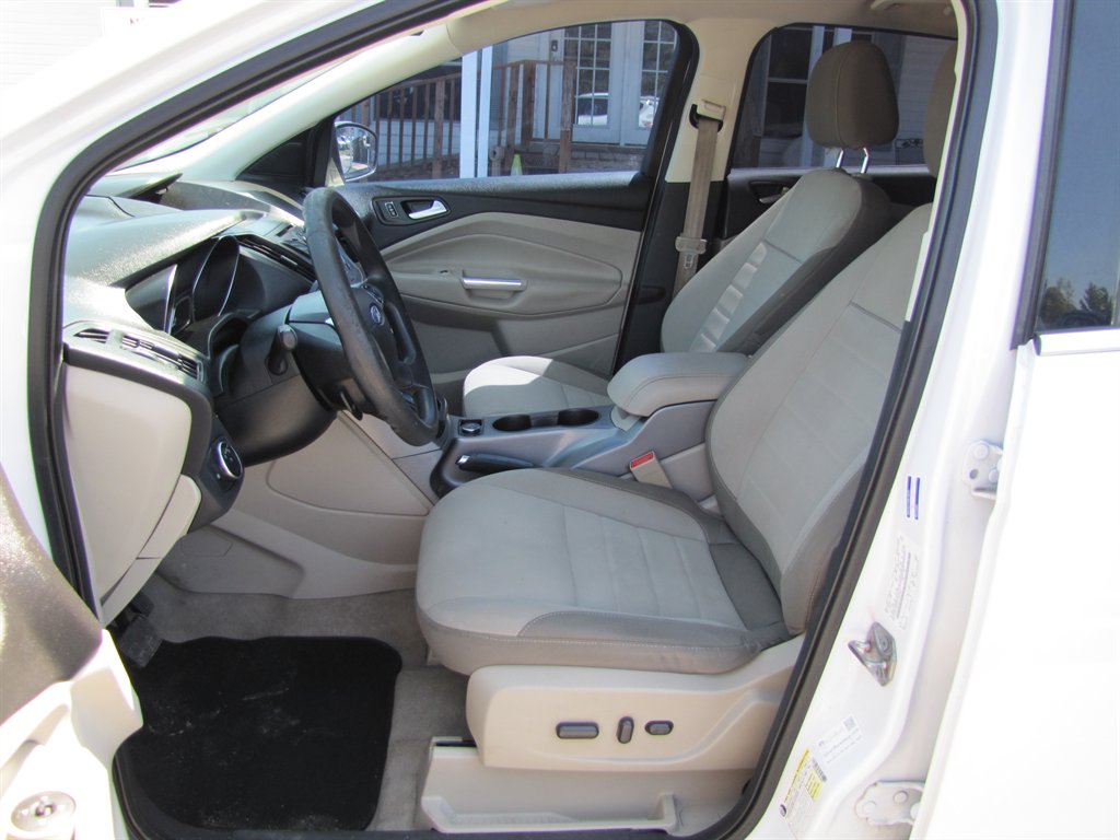 2015 Ford Escape - $7,995