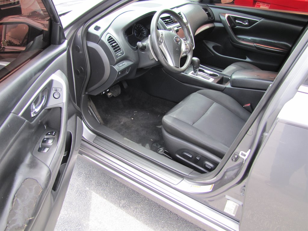 2017 Nissan Altima - $10,995