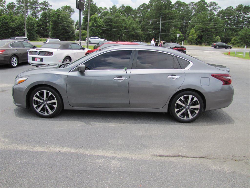 2017 Nissan Altima - $10,995