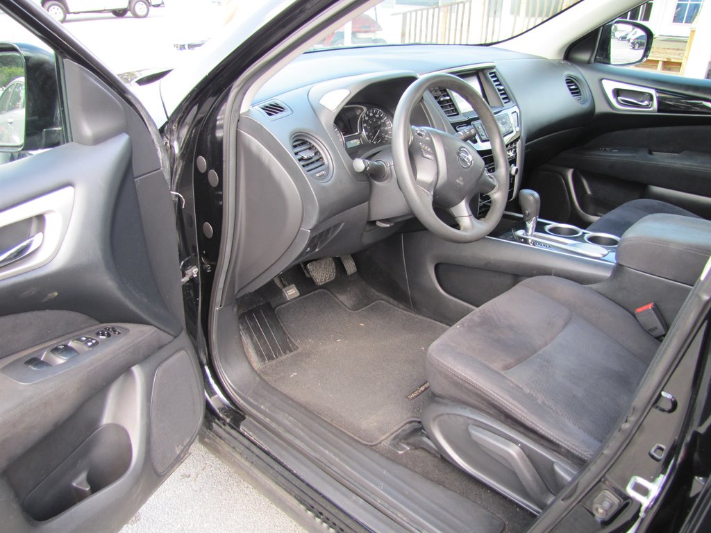 2013 Nissan Pathfinder S photo