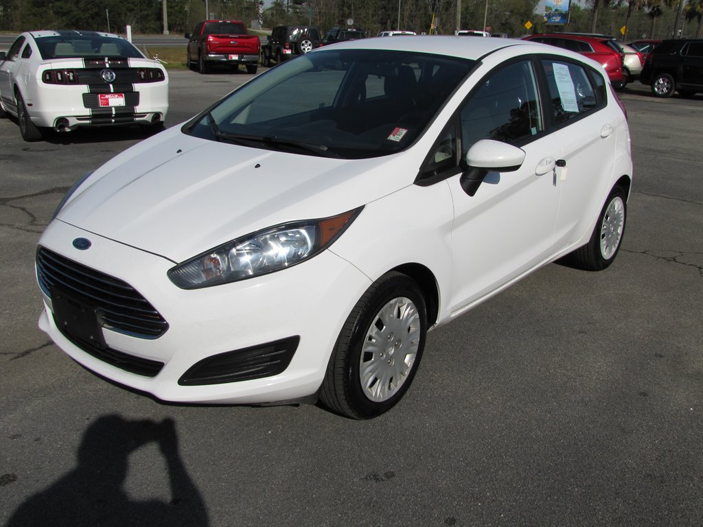 The 2017 Ford Fiesta S photos