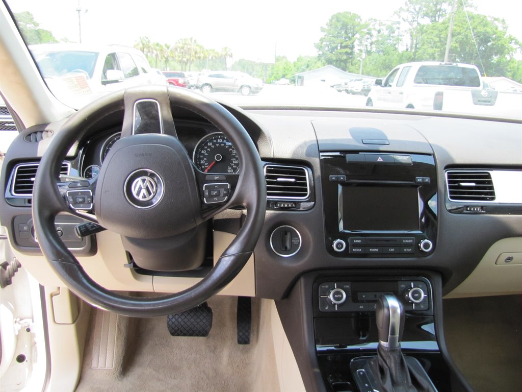 2014 Volkswagen Touareg VR6 Sport photo