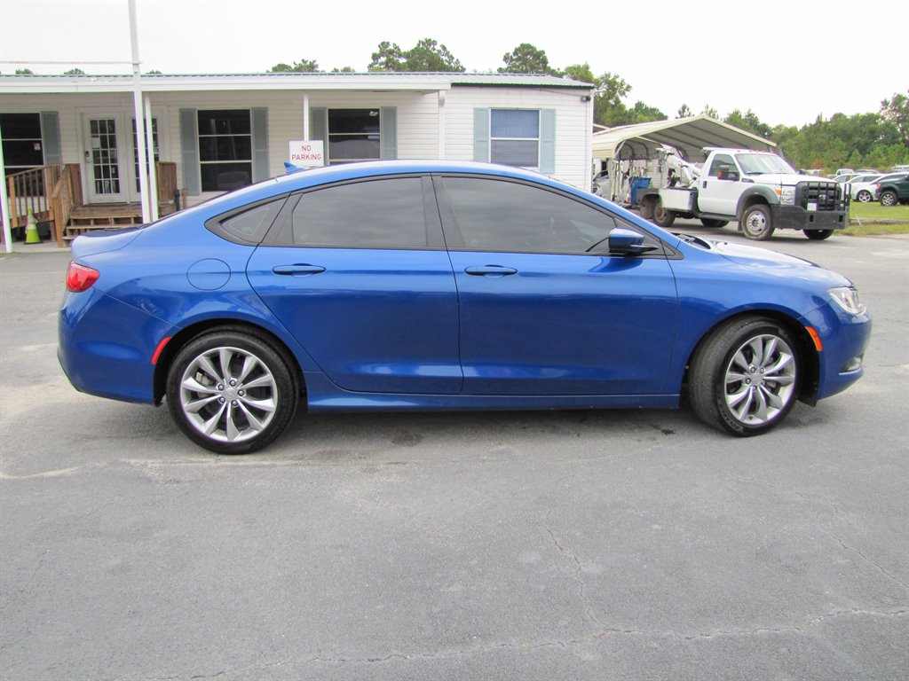 2016 Chrysler 200 S photo