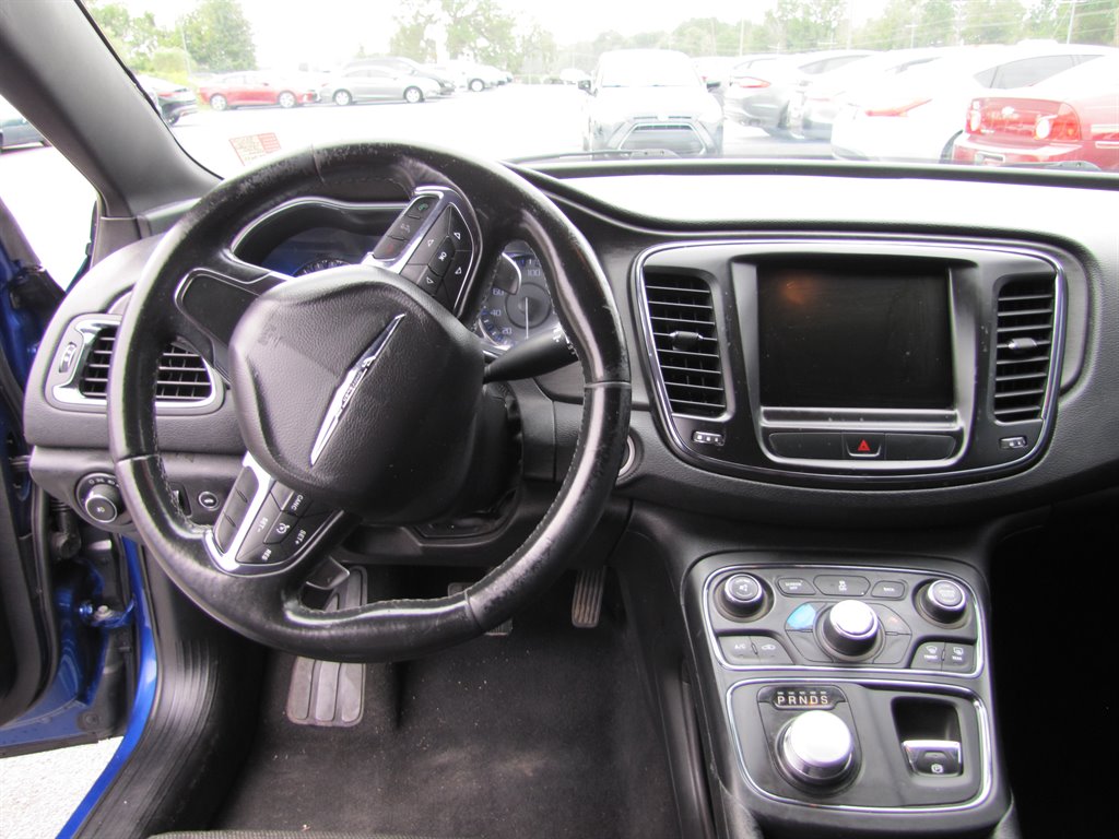 2016 Chrysler 200 S photo
