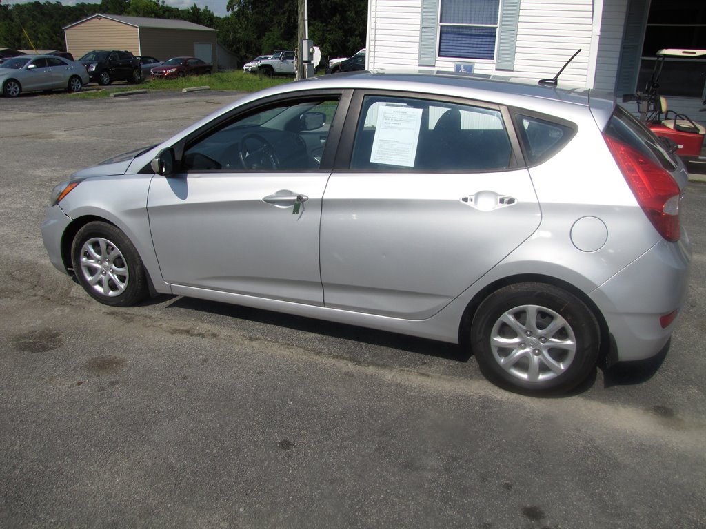 2013 Hyundai Accent GS photo