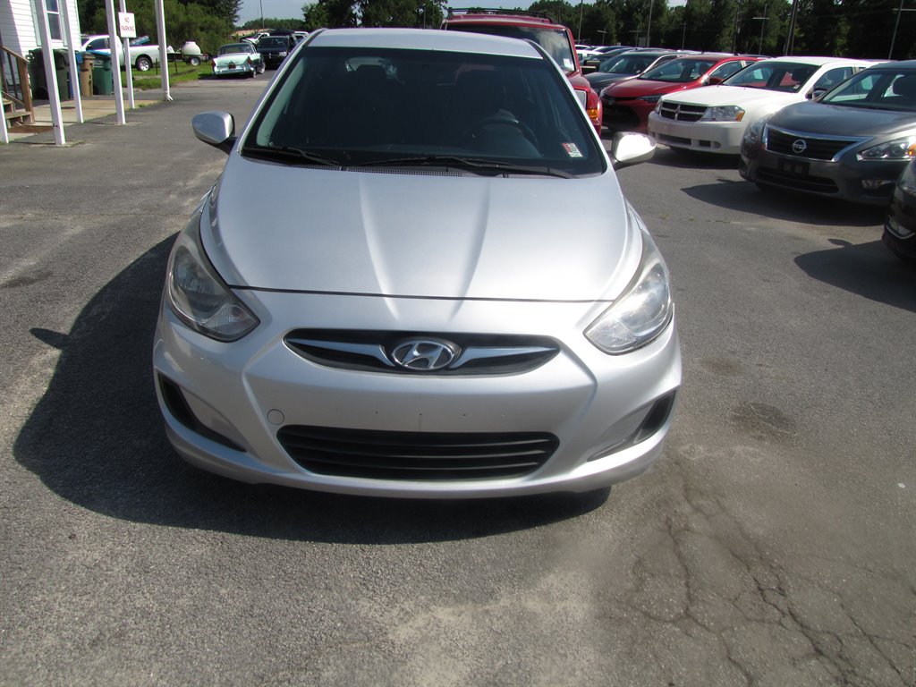 2013 Hyundai Accent GS photo