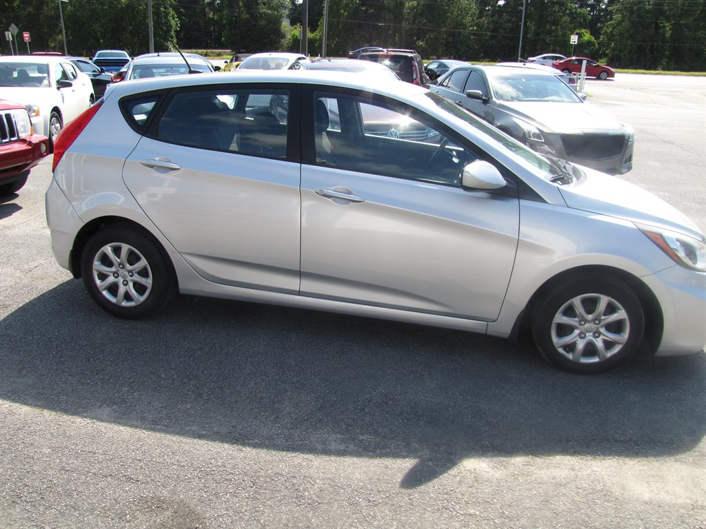 2013 Hyundai Accent GS photo