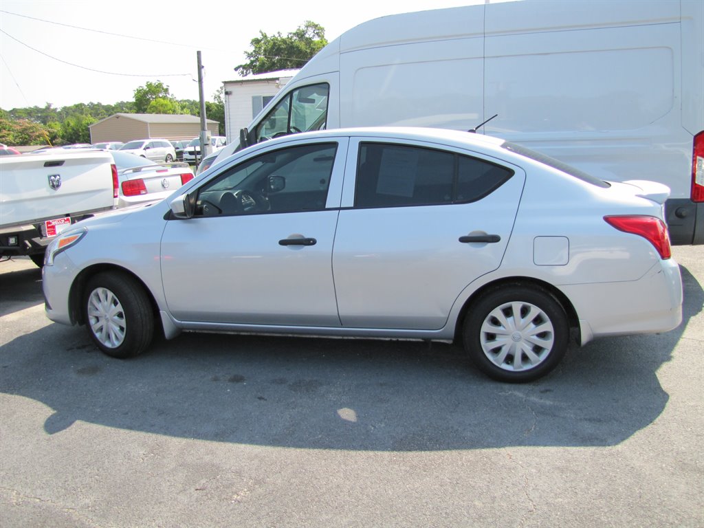 2017 Nissan Versa S photo