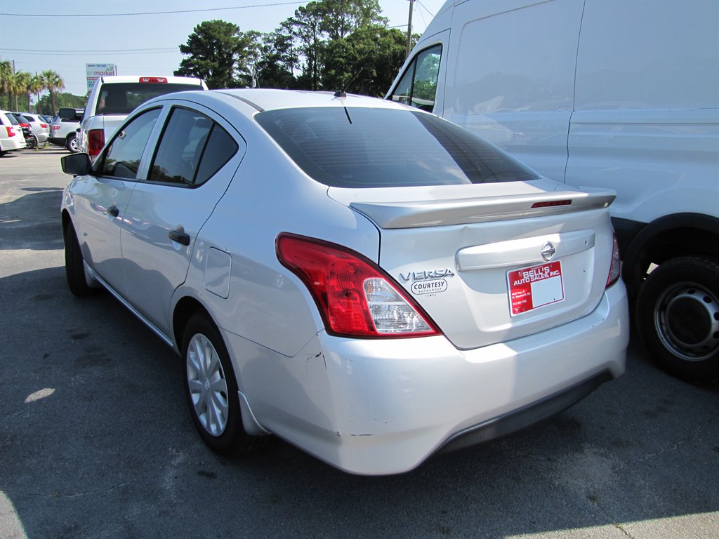 2017 Nissan Versa S photo