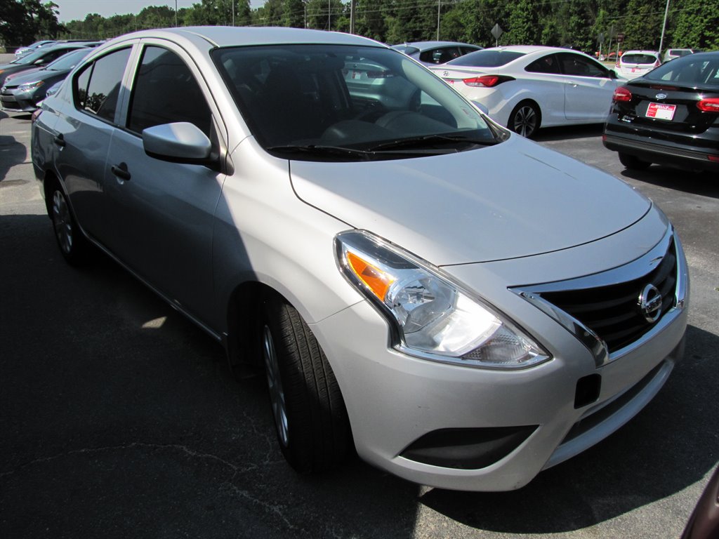 2017 Nissan Versa S photo