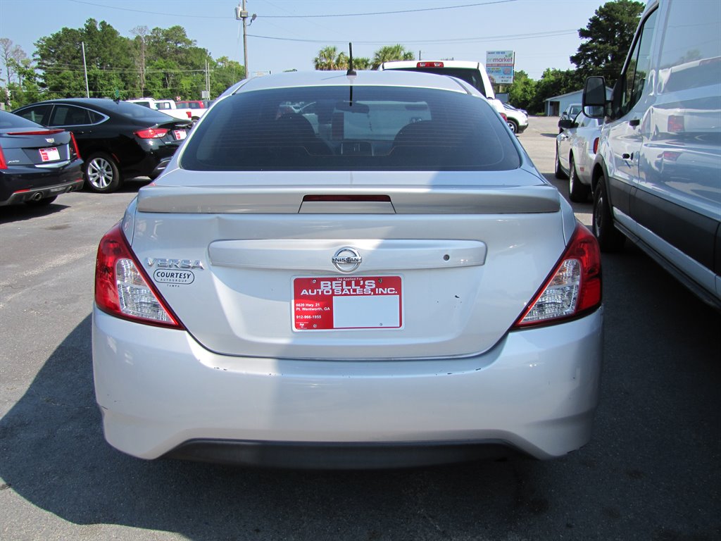 2017 Nissan Versa S photo