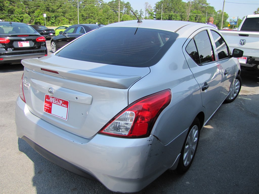 2017 Nissan Versa S photo