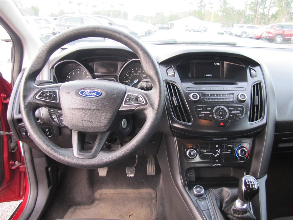 2015 Ford Focus SE photo