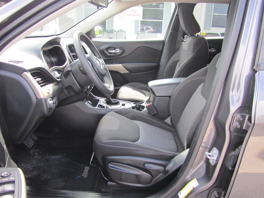 2018 Jeep Cherokee - $13,995